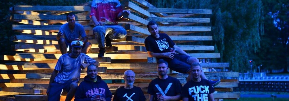 MĚSTO=GALERIE Woodoo Session 2016 vernisáž report MĚSTO=GALERIE Woodoo Session 2016 vernisáž report