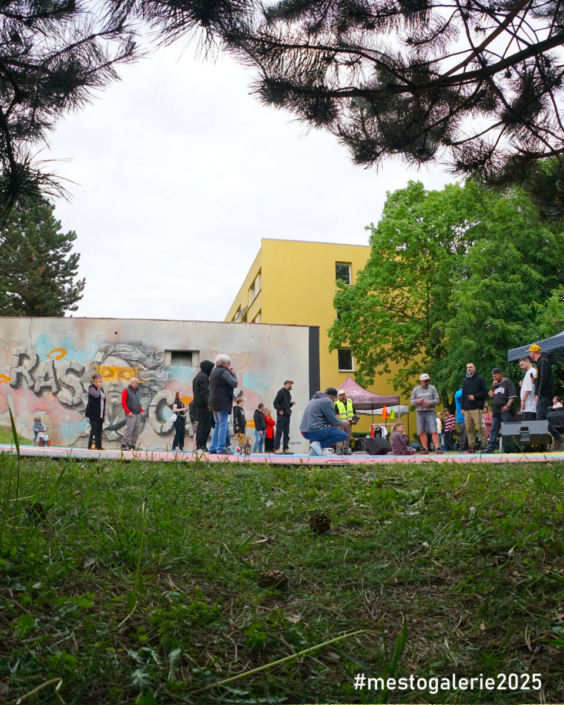 MĚSTO=GALERIE Turnov 2025 RASCALS STREETART final MĚSTO=GALERIE Turnov 2025 RASCALS STREETART final