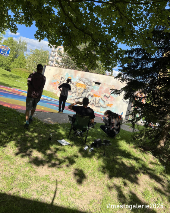 MĚSTO=GALERIE Turnov 2025 RASCALS STREETART final MĚSTO=GALERIE Turnov 2025 RASCALS STREETART final